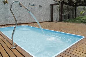 Piscina de fibra azul